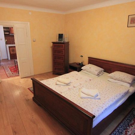 Cool 1 Bedroom Prokopska Apartment In Mala Strana 布拉格 外观 照片
