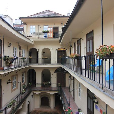 Cool 1 Bedroom Prokopska Apartment In Mala Strana 布拉格 外观 照片