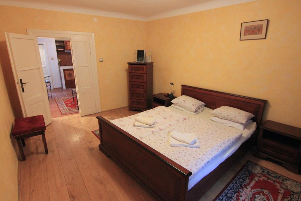 Cool 1 Bedroom Prokopska Apartment In Mala Strana 布拉格 外观 照片
